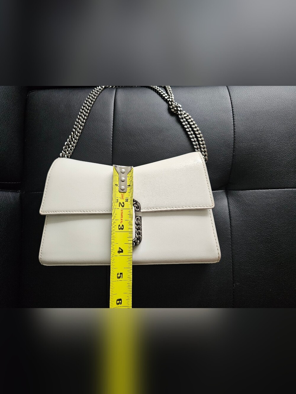 Authentic Marc Jacobs Elegant Shoulder Bag with Chain Strap - Picture 16 of 16